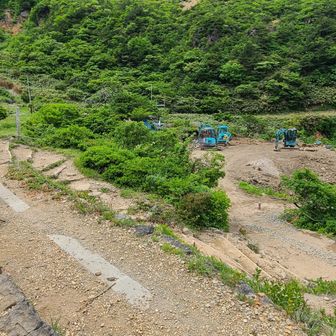 下山途中でくろがね小屋跡で休憩。再建まであと数年とか…。そして無事下山しました。