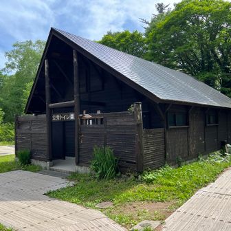 見晴地区の公衆トイレ、尾瀬は要所要所にトイレがあってありがたいです🙏