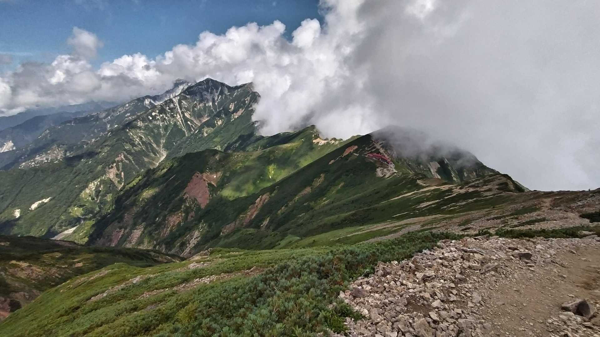 五竜岳側から五竜山荘
唐松岳への縦走路