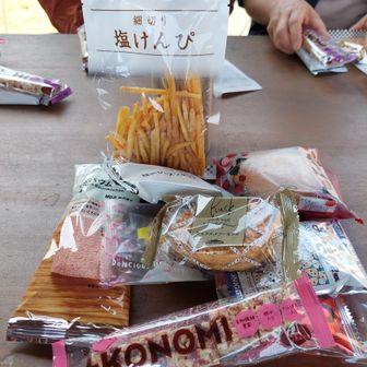 かっぽしテラスで、
みなさんからおやつをたくさんいただきました✨

ありがとうございます☺️