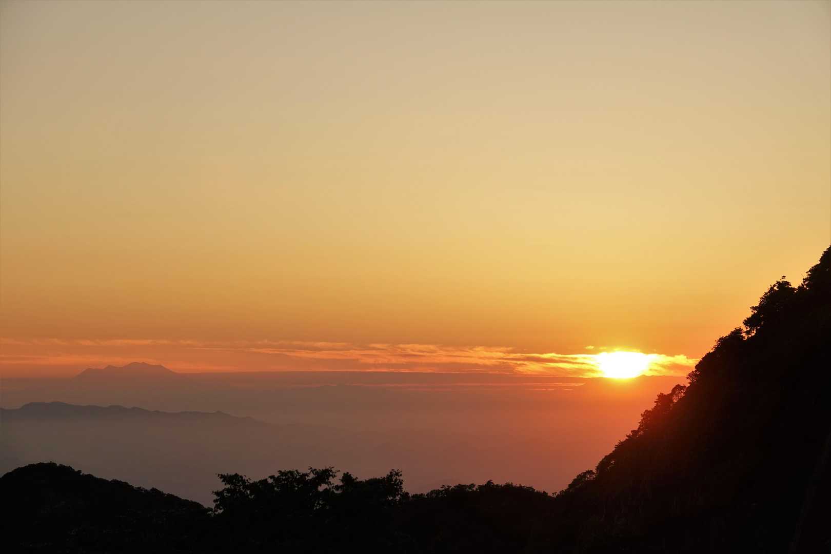 左に見えるのは御嶽山かな？

お花畑に寄ってないけど準備出来たら移動します🚙=3

暑くなりそうな１日ですね～🤷

