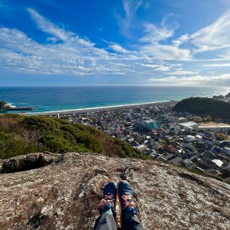 ここに座ってボーっと過ごすのええんです✨
今日は暖かいですね😊