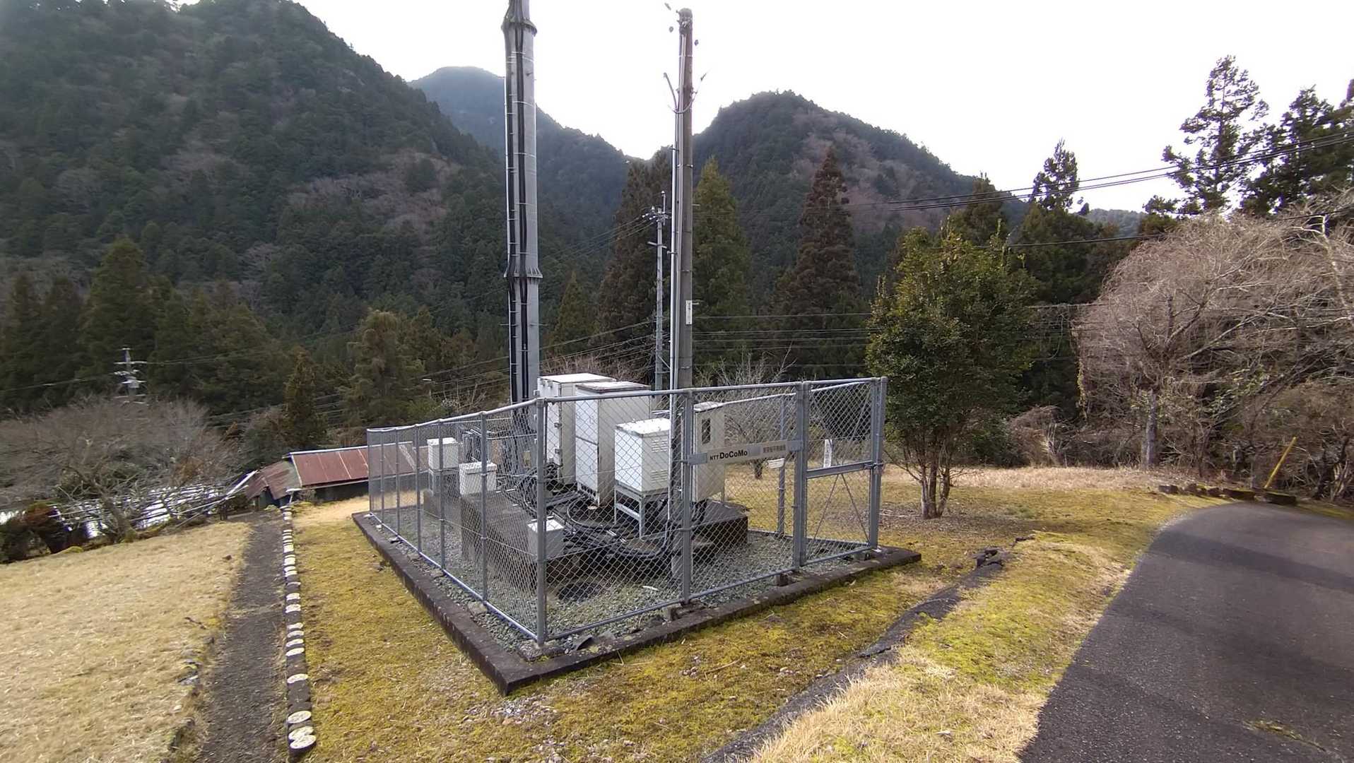 Docomoの基地局があります。
ここは見晴らしがいいです🧐🏞️