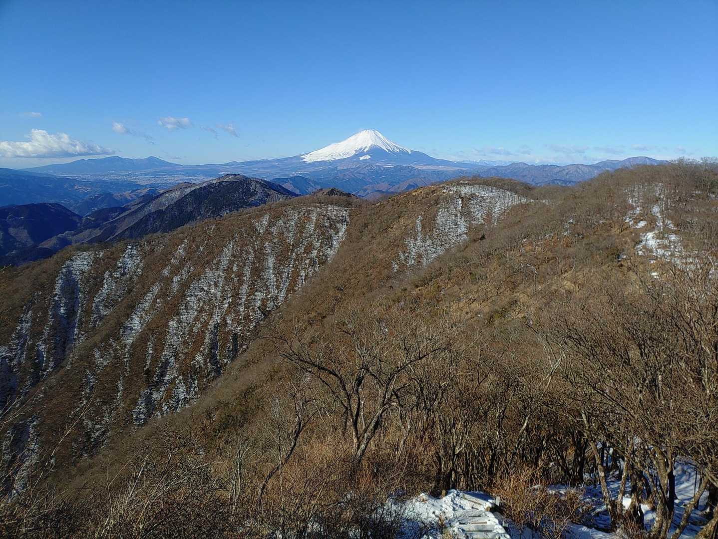 寄バス停-櫟山-栗ノ木洞-後沢乗越-鍋割山-小丸-花立ノ頭 縦走コースの写真