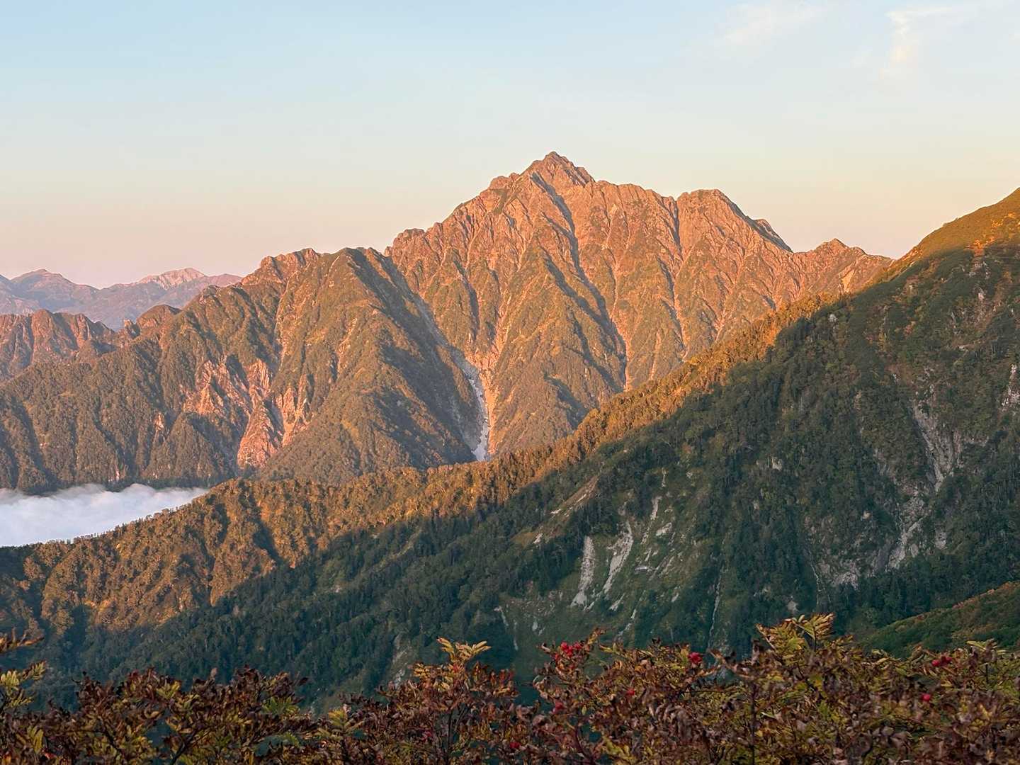 赤く染まる剱岳