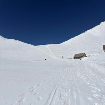あの鞍部で今日のゴールとしよう。