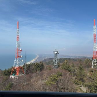 わ〜海岸線と鳥海山が😆