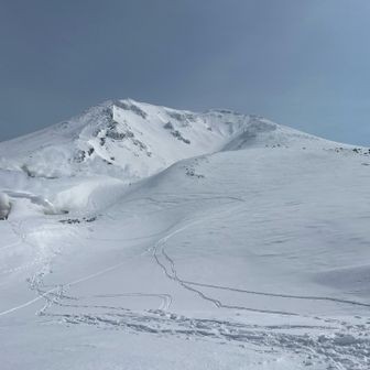 さあ、姿見の池に行こう
と思ったら雪で埋まっていて上を通過していました😅アラ残念