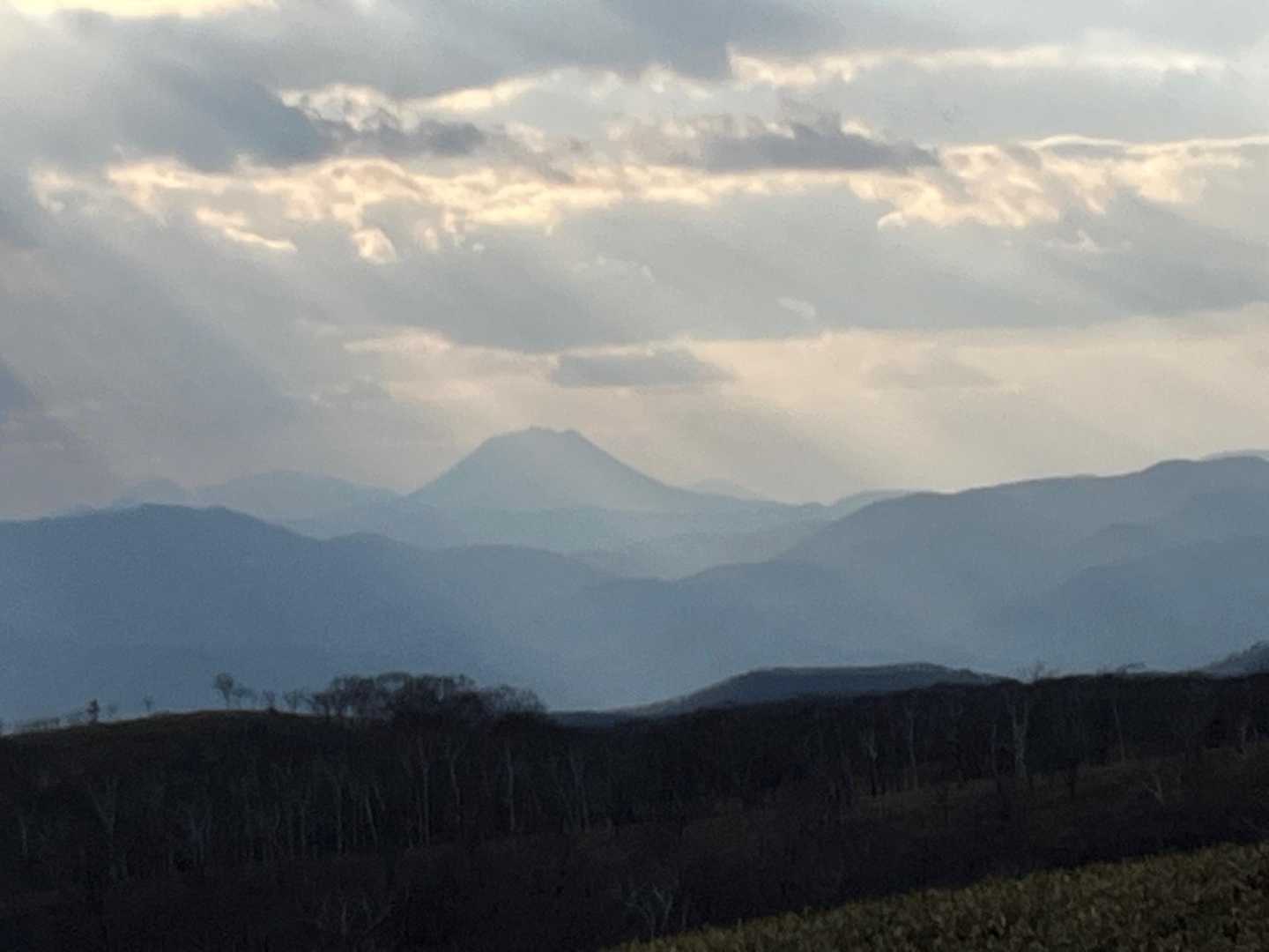 雄阿寒岳に光