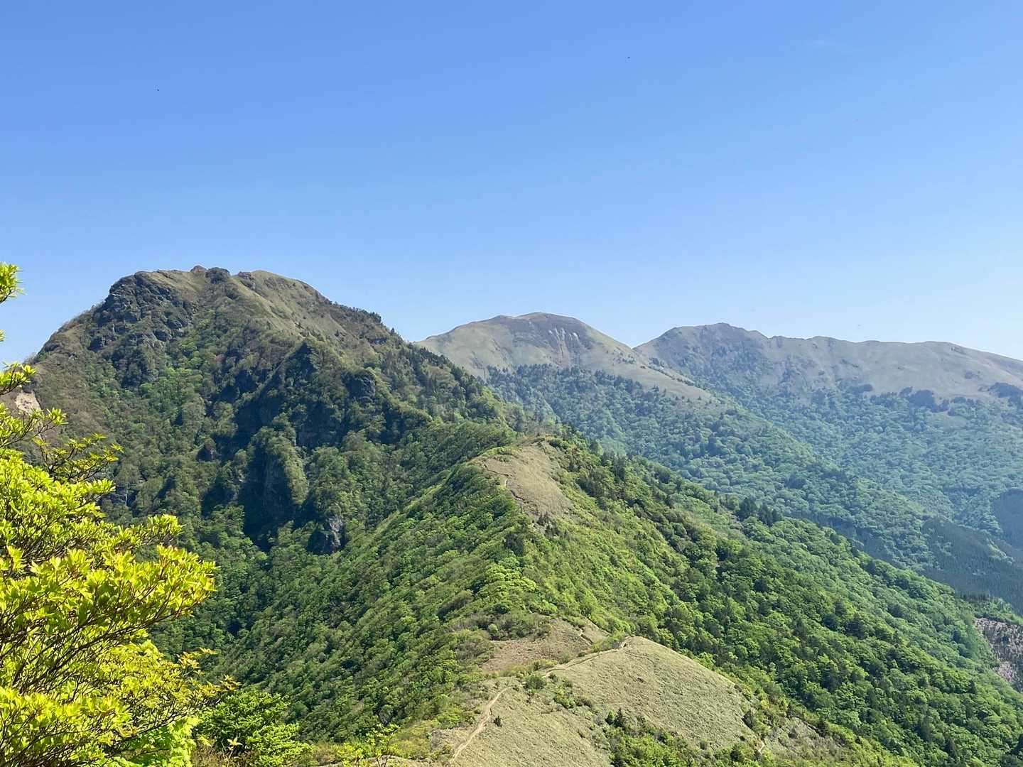 振り返って、寒風山、笹ヶ峰方面