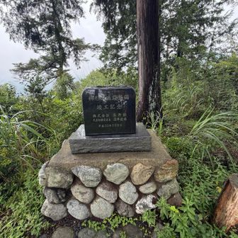 以前、ここ桝形山に城が築かれていたようです。辛垣城防衛用途なのか、あるいは侵攻の為に北条氏が築いた拠点なのかは不明のようです。