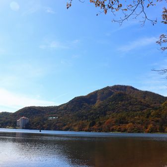 この後登る予定の掃部ヶ岳。