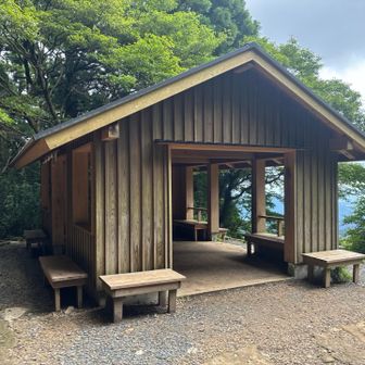 分岐の小屋