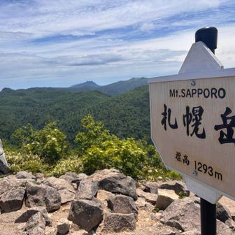 なんだかんだで　札幌岳に戻ってきました🙌
札幌近郊でこれだけ距離と標高も稼げるトレーニングに良い縦走路ですね　さあ下山です