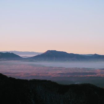 阿蘇五岳と朝靄。