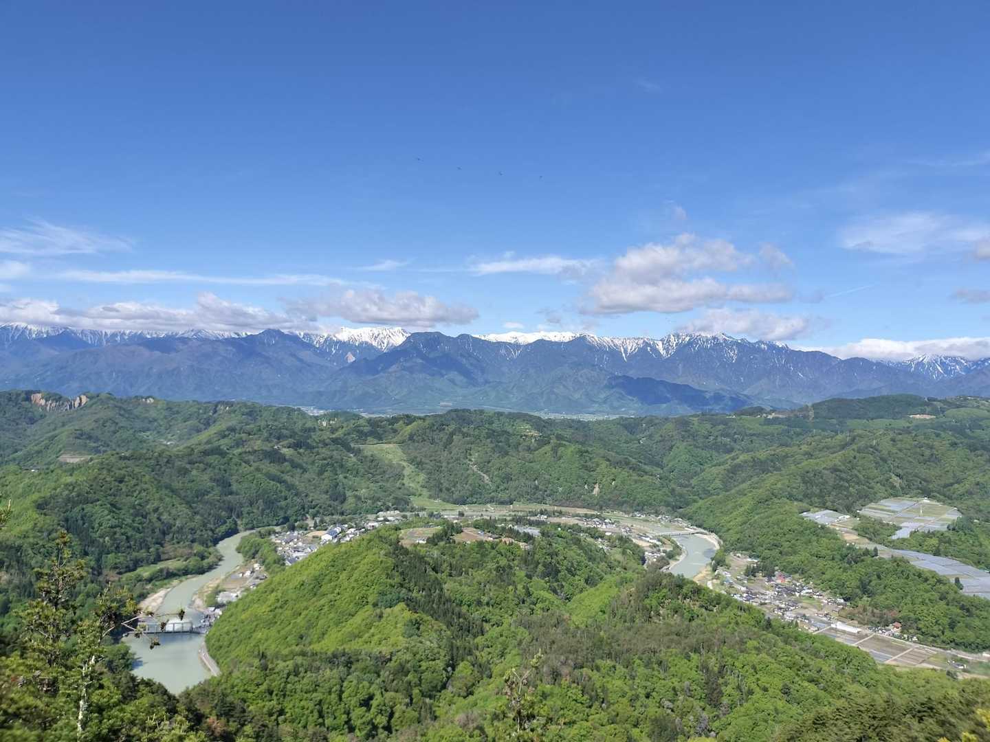 眼下に広がる屈曲した犀川と北アルプスの山々👀
皆さんこの風景をカバー写真にしてますね😌