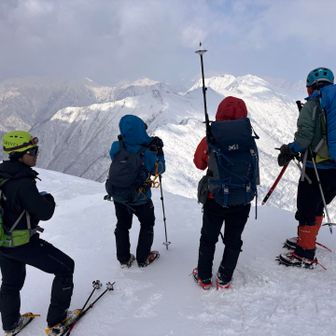 続々と登頂を果たす皆様
撮影が止まらない📸　山座同定したり　ソエマツ行きたーいなんて声も聞こえてきたりして
山頂時間を共に過ごしました♪
ありがとうございます♪
そして同時期に下山開始
