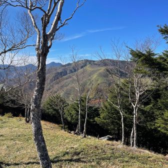 正面の山は黒檜岳というらしい(登ってみたい)