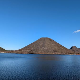 榛名富士。見事な円錐台。