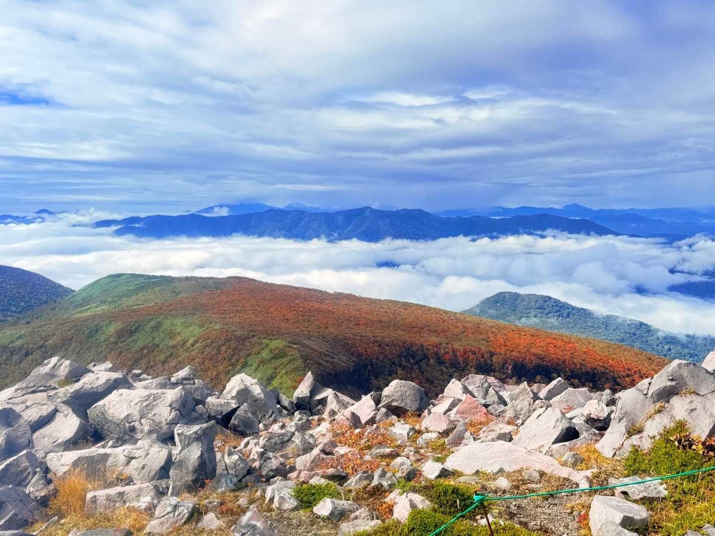 ロープウェイでラクラク山頂へ！絶景の日本百名山・那須茶臼岳の写真