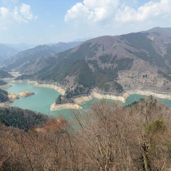 サス沢山の展望台からの奥多摩湖