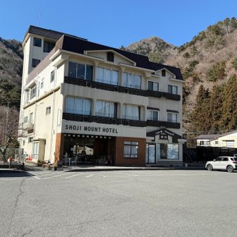 観光バスがやってきてはここで写真撮ってた。