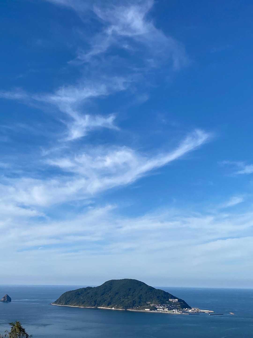 秋の空🍁いいなぁ。汗だくだけど心地よい風が吹いてます🍃玄海島👀