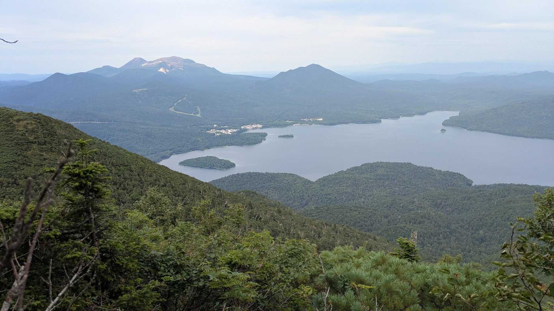 阿寒湖と阿寒富士🗻と雌阿寒岳⛰️😍