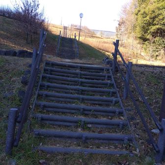 龍崖山公園の階段