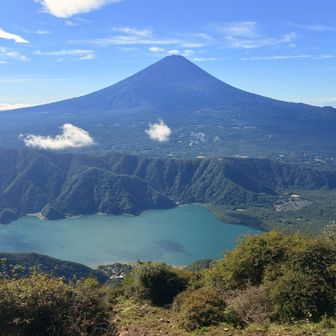 カッコいい～。雪頭ヶ岳の手前の広場が富士山の目の前🎵休憩におススメ。