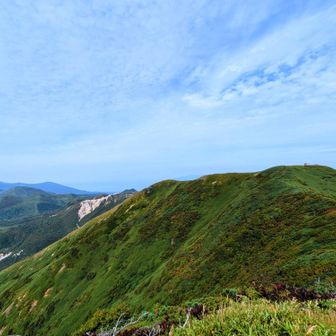 ニセコアンヌプリ南峰から、今まで歩いてきた方面を一望