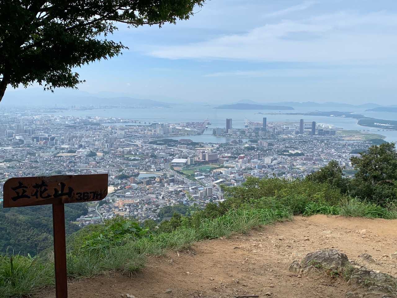 山頂標。
絶好の写真ポイントですね。