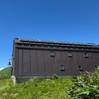 蓬ヒュッテ。
少し遠いようですが、ここで水を確保することにします。