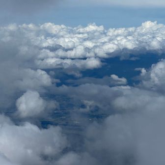 雲海からちらっと伊那の街。