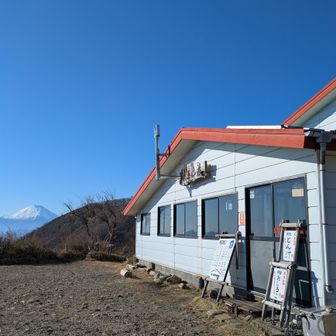 なかなか見ることが出来なかった花立山荘脇から🗻