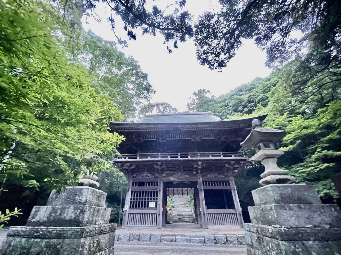 薬王院さん、9時から拝観🆗なので外から写真だけすいません🤳
（撮影だけの入場はダメよって書いてあるのに🙇）