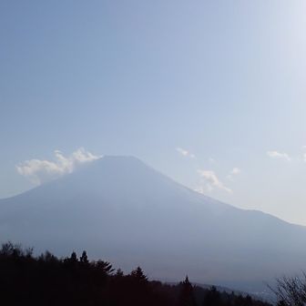 逆光で黒富士モードに。