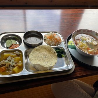 ダルカレーもラーメンも美味しかった