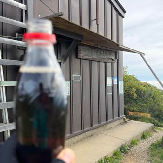 三国岳避難小屋でコーラを購入、今回は1本（笑）
