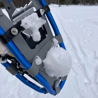 スノーシューの裏に何故か雪だんご🤣