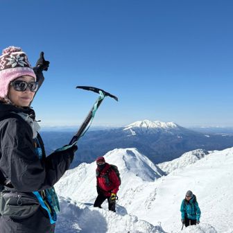 後ろは御嶽山です