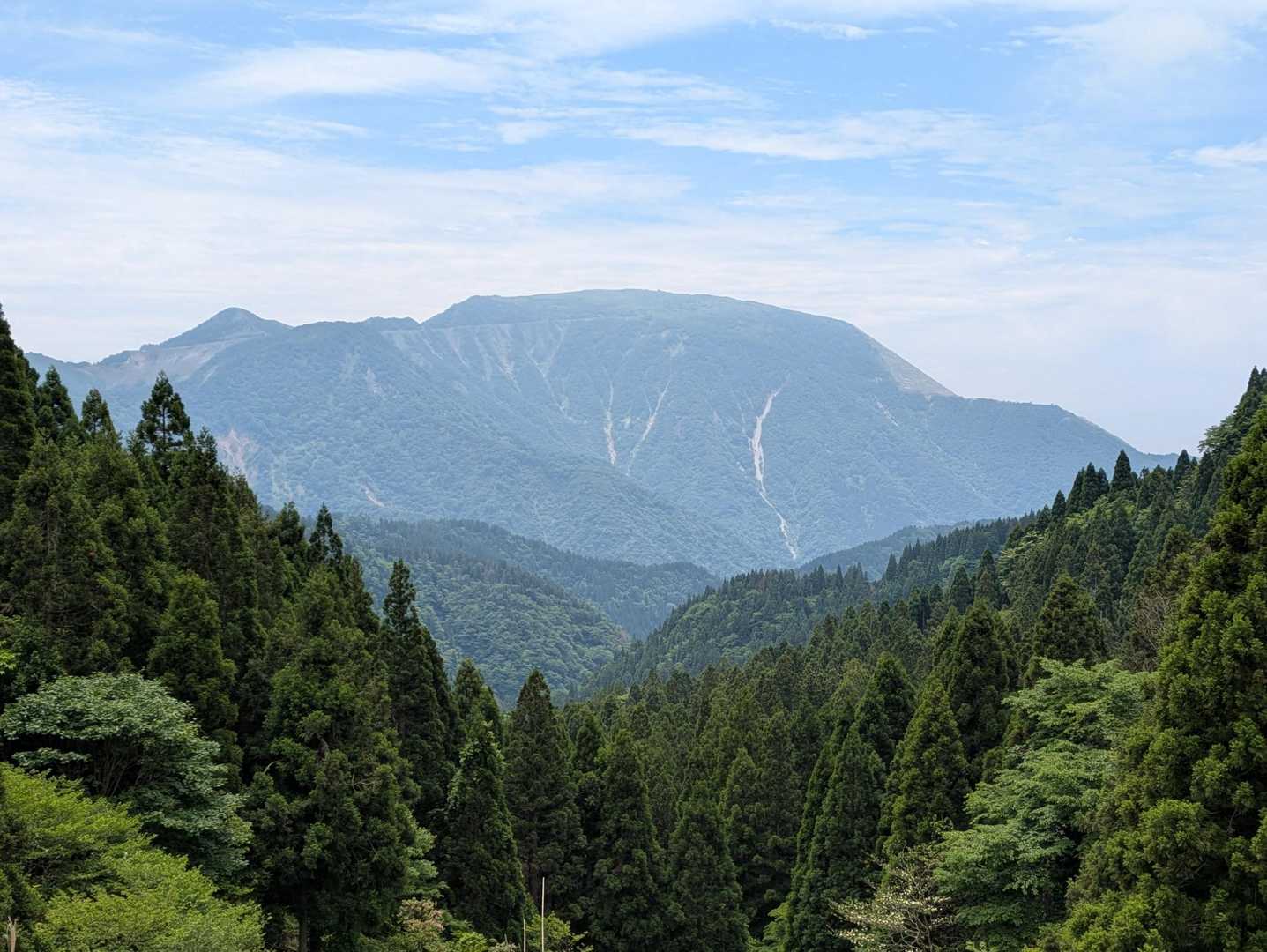 国見峠に戻ると伊吹山ドーン！