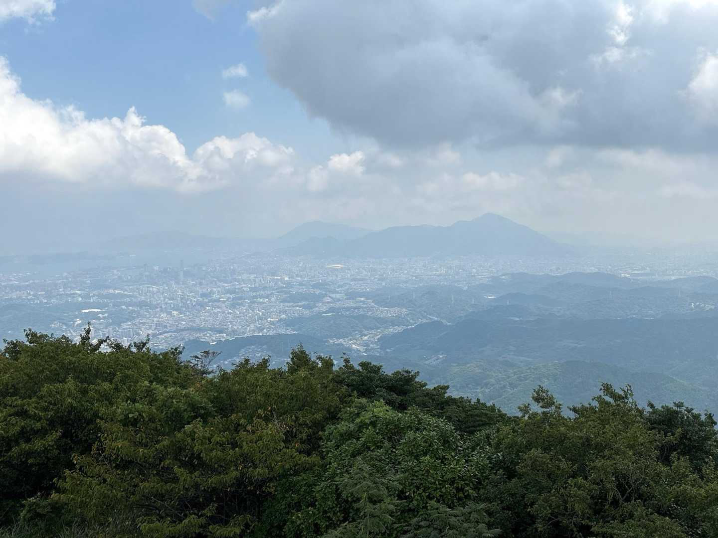 霞む、足立山　風師山、方面