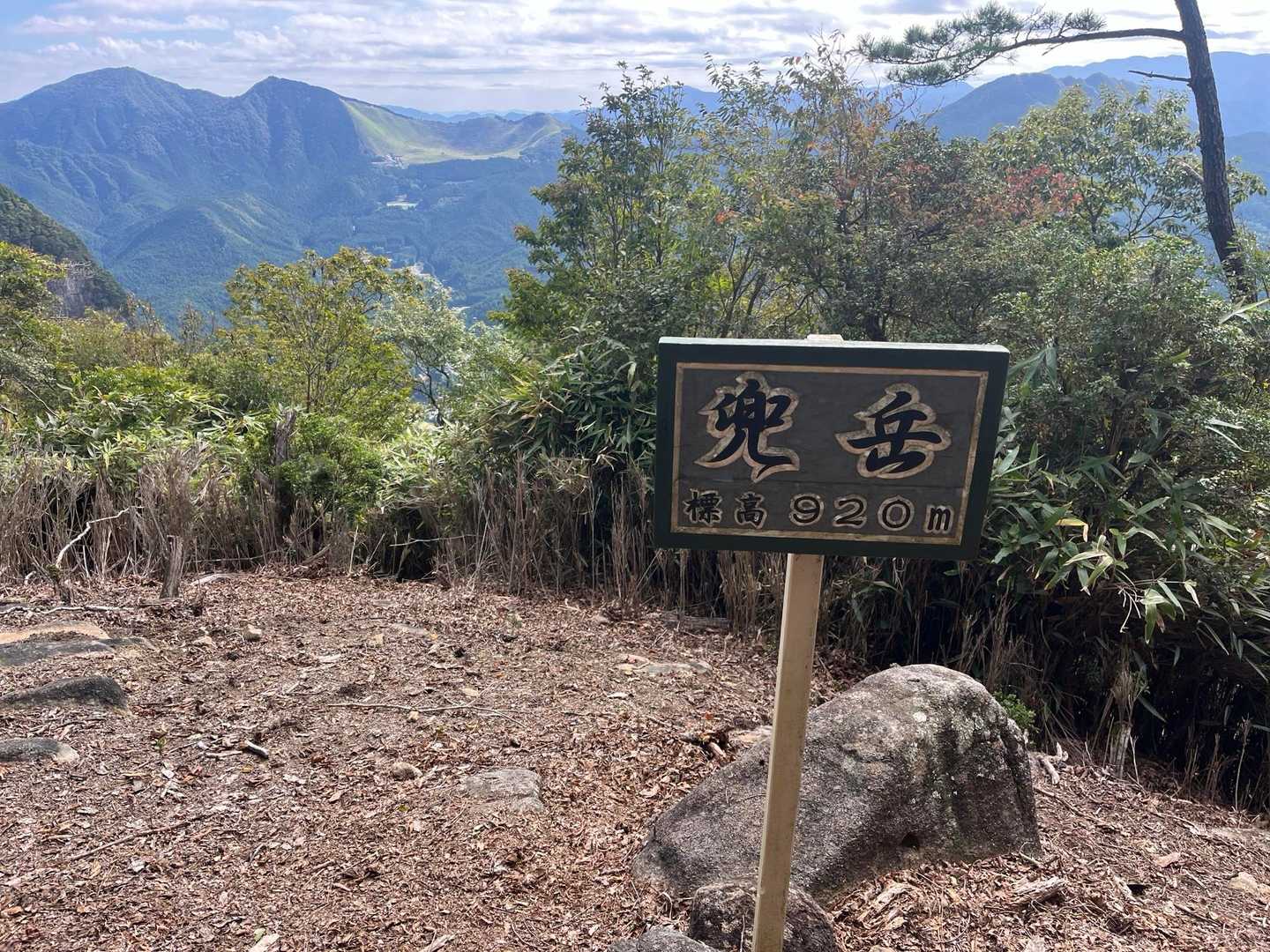 兜岳-峰坂峠-鎧岳 往復コースの写真