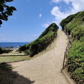 夕日の丘とか言うもう一つの展望台に向かいます。

ここで、海から吹いて来る風は涼しかったですね。