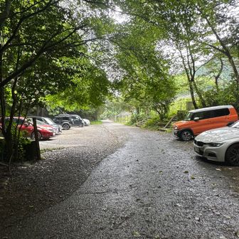 旧甲州街道の終点に10台ほど駐車可能🅿️