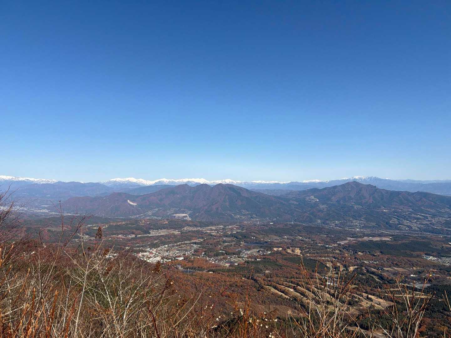 近くは子持山小野子山から上越国境の山々、燧ヶ岳や至仏山なんかもちゃんと見えたよ！