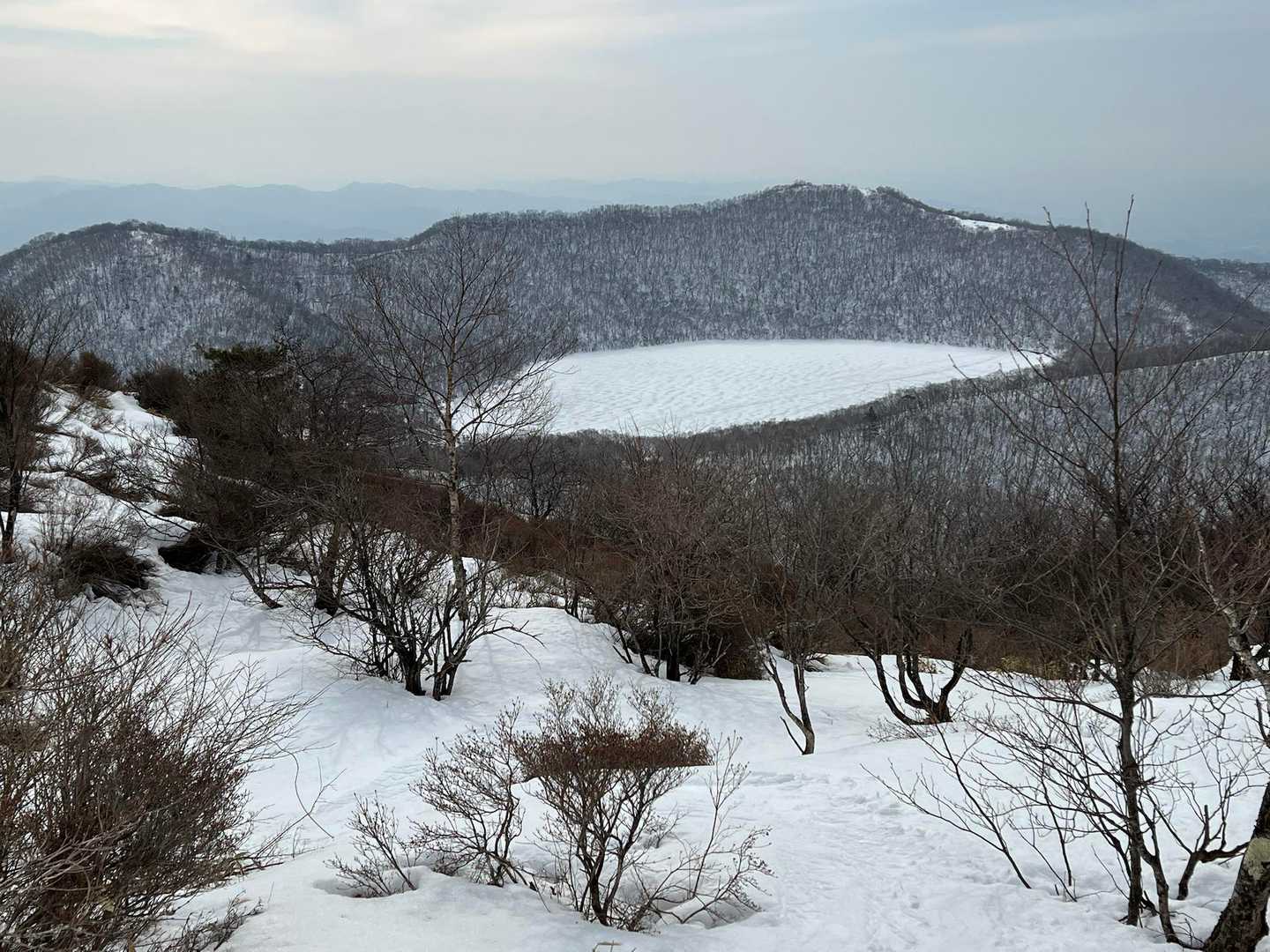 久しぶりの小沼
ど真ん中を通過する勇気がなかった😆
湖畔に近い部分を歩いてみました。湖上という意味では同じですが。。。