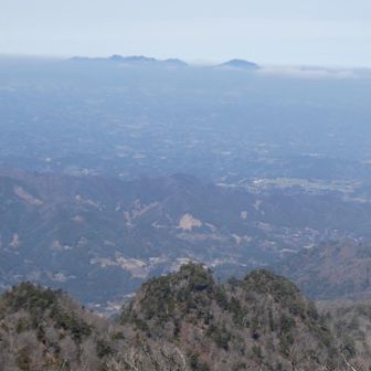 北側にうっすら九重連山が、壮大