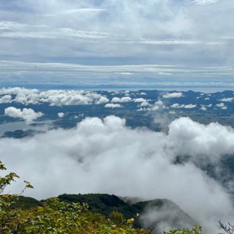 国中平野の先には本土の山々